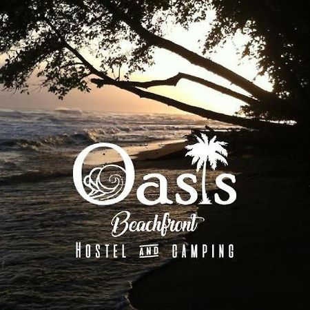 Oasis Beachfront Hostel Puerto Limon Bagian luar foto