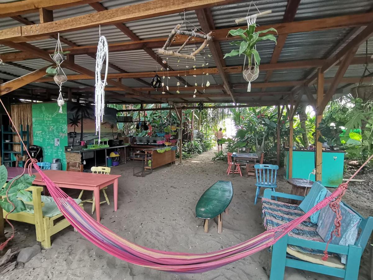 Oasis Beachfront Hostel Puerto Limon Bagian luar foto