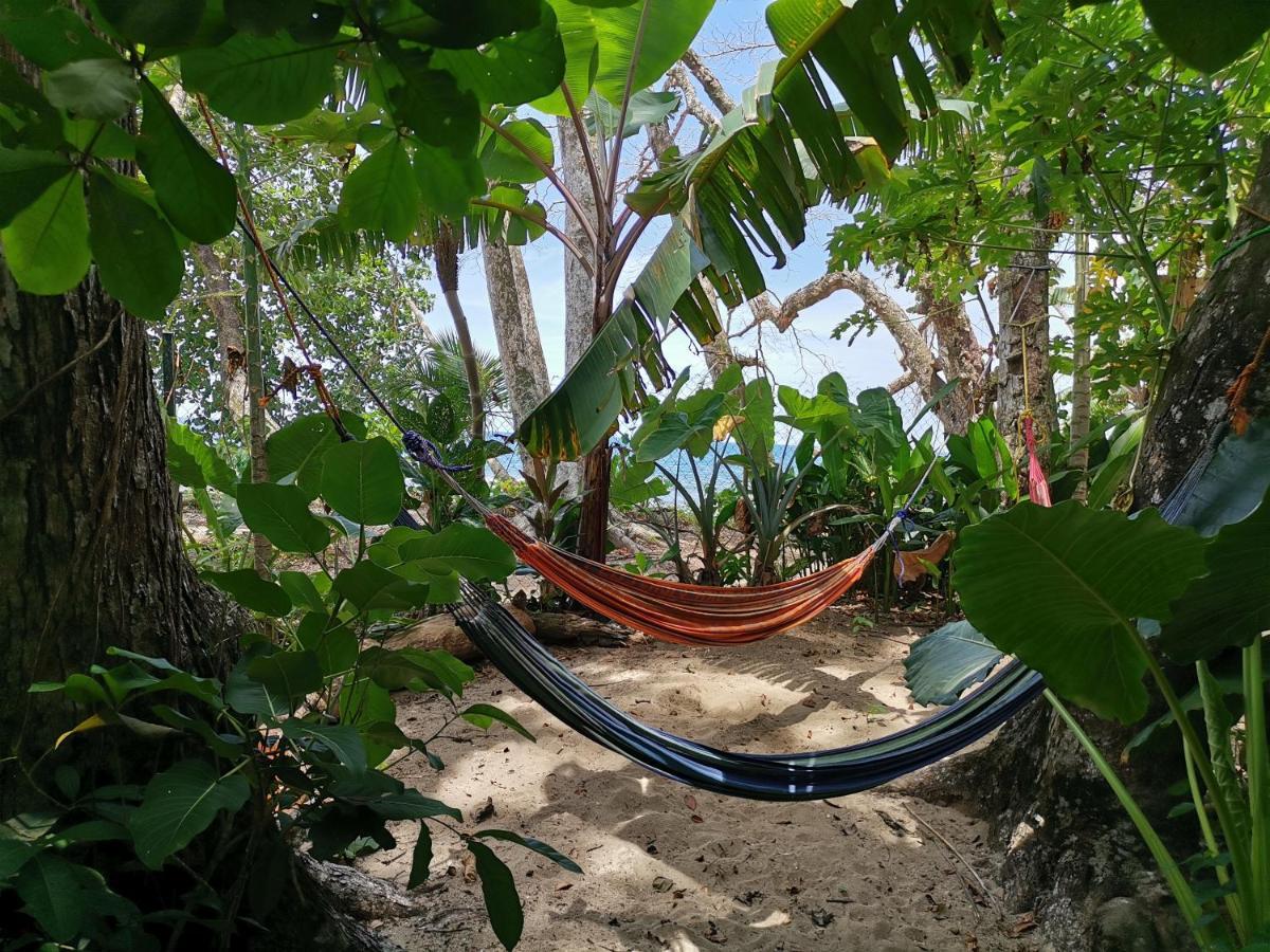 Oasis Beachfront Hostel Puerto Limon Bagian luar foto
