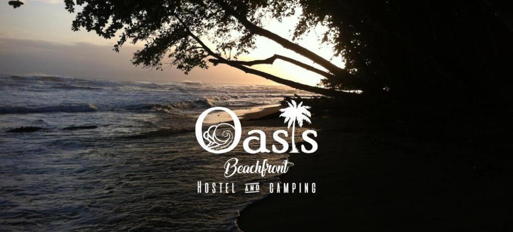 Oasis Beachfront Hostel Puerto Limon Bagian luar foto