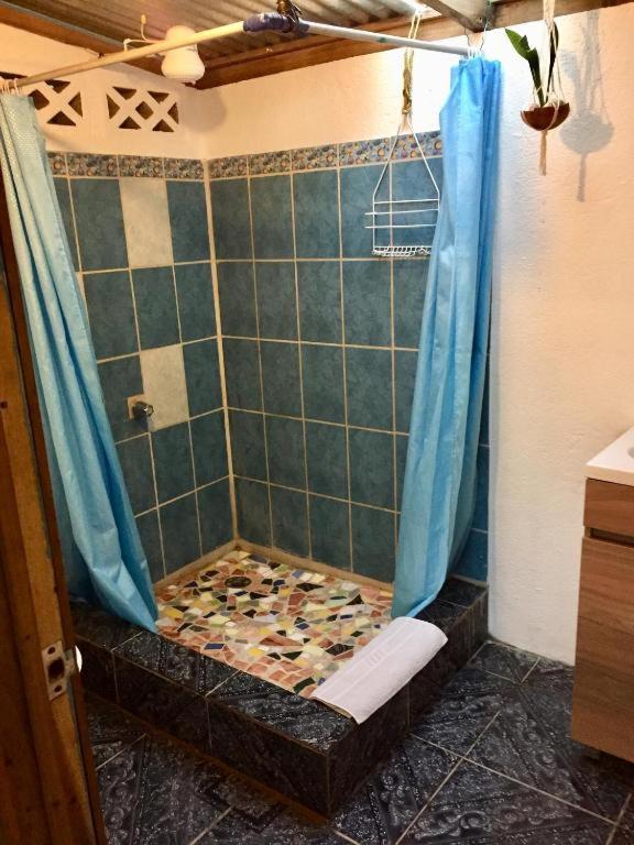 Oasis Beachfront Hostel Puerto Limon Bagian luar foto