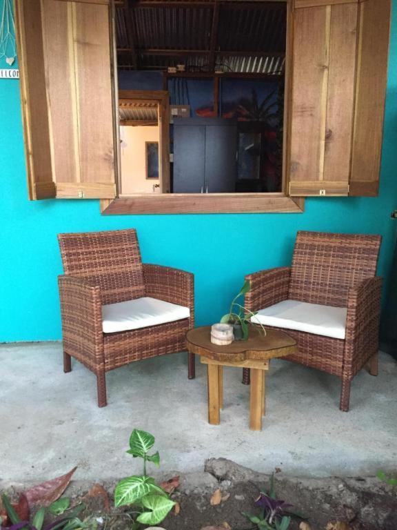 Oasis Beachfront Hostel Puerto Limon Bagian luar foto